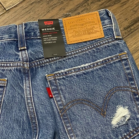 Levi’s Premium Wedgie ICON x Aritzia - Picture 7 of 16